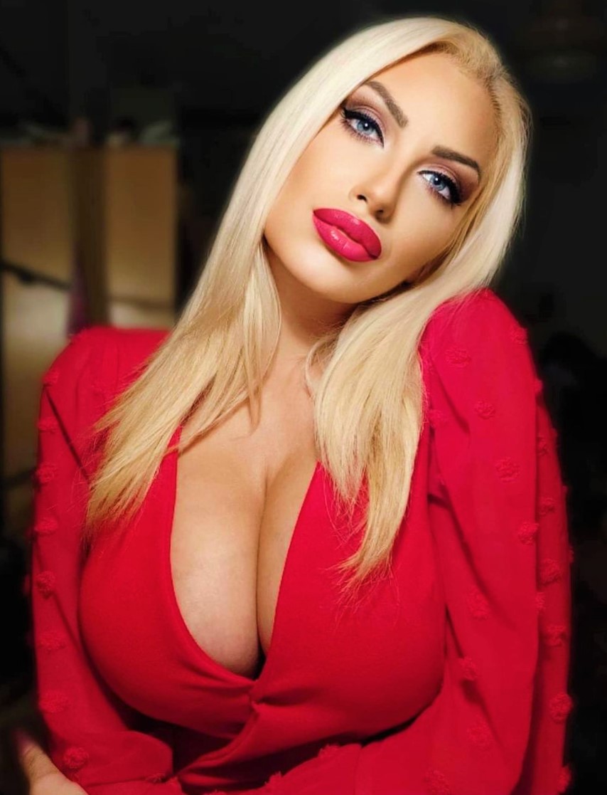Проститутка Оксана Питера у метро Сенная площадь, телефон +7(981)136-33-84